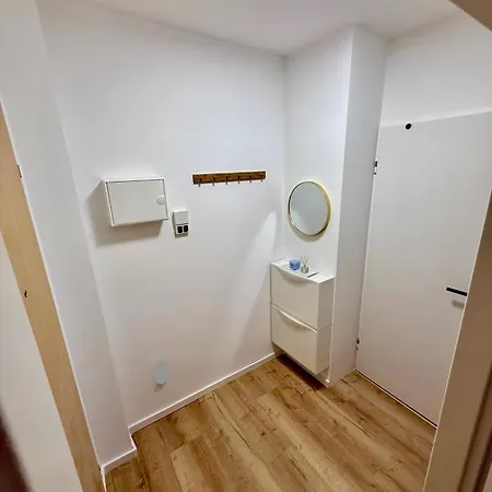 Frisch Sanierte 2 Zm Whg Naehe Siemens Und Uni Apartman